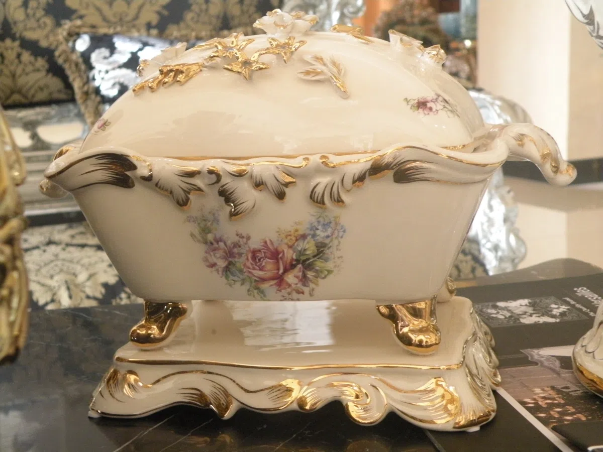 Decor and interior accessory selections 01138766DCD1