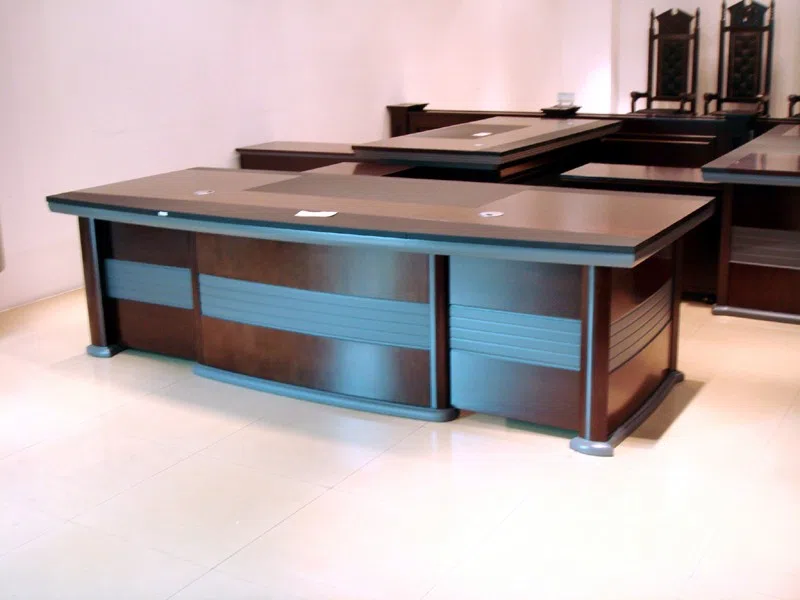 Tables, consoles and tabletops H50283_8595