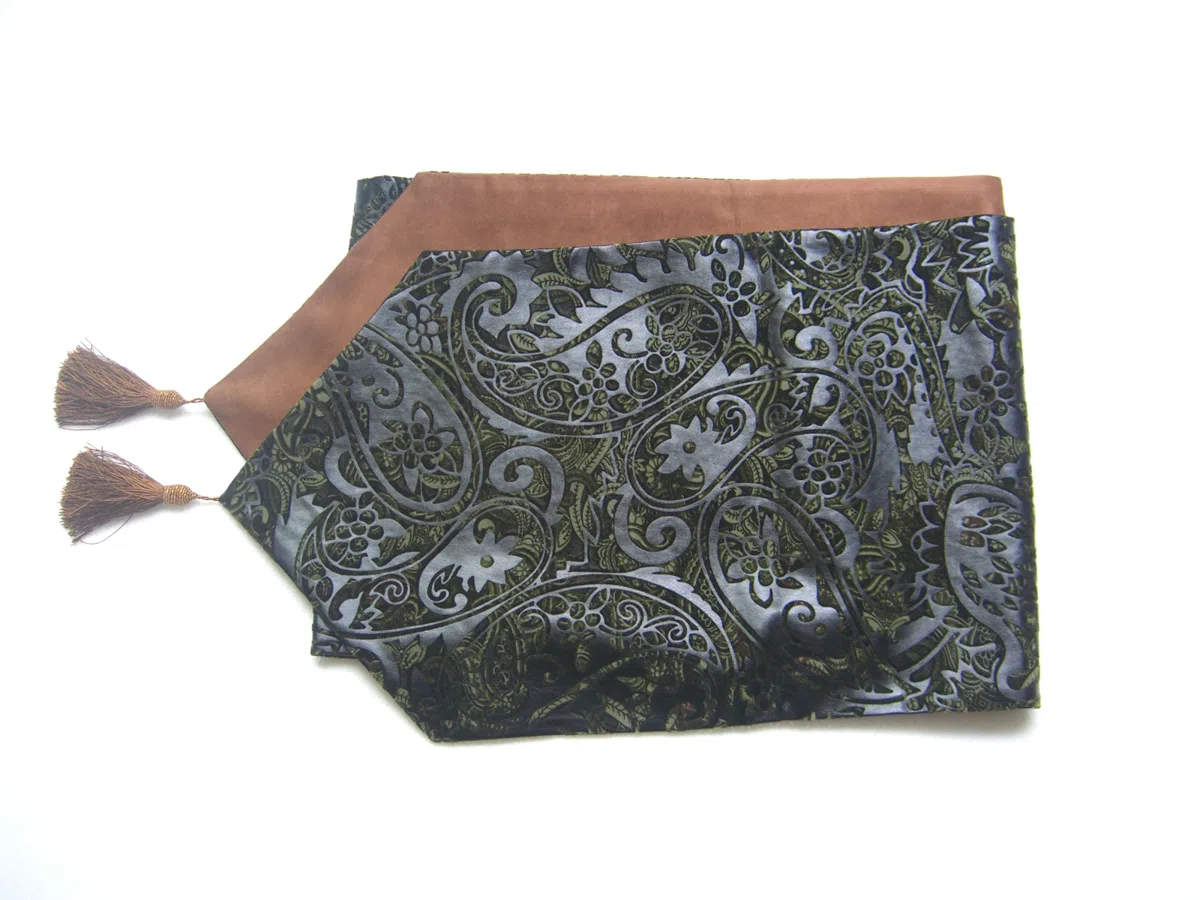 Textiles, curtains and cushions 028254237030