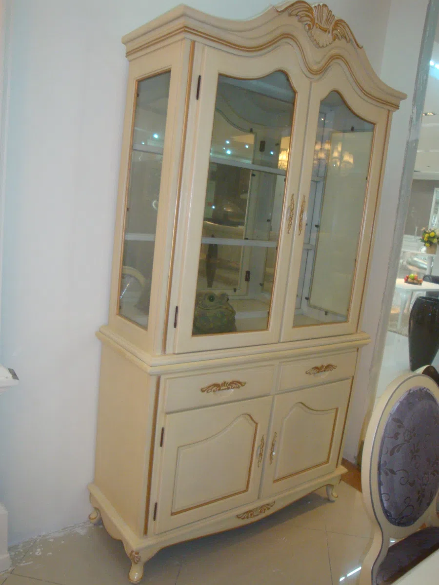 Cabinets, dressers and shelves DSC01671