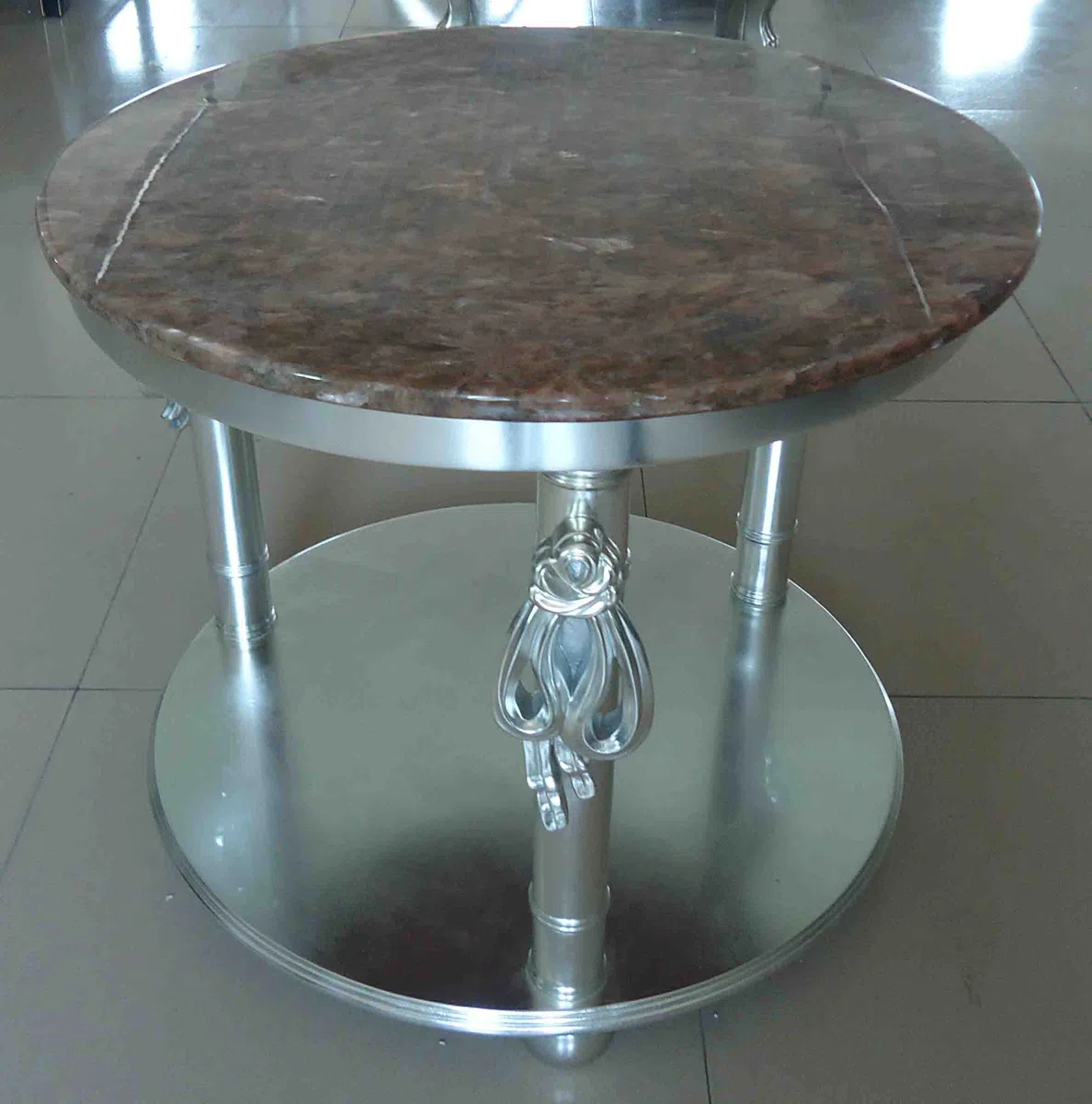 Tables, consoles and tabletops R233