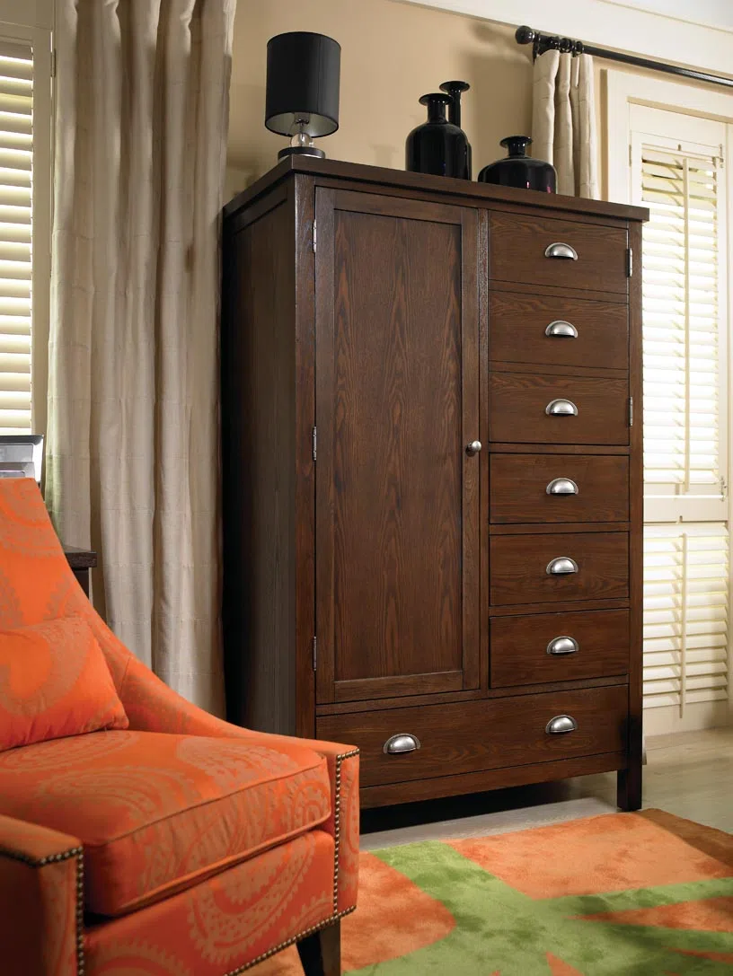 Cabinets, dressers and shelves R-635