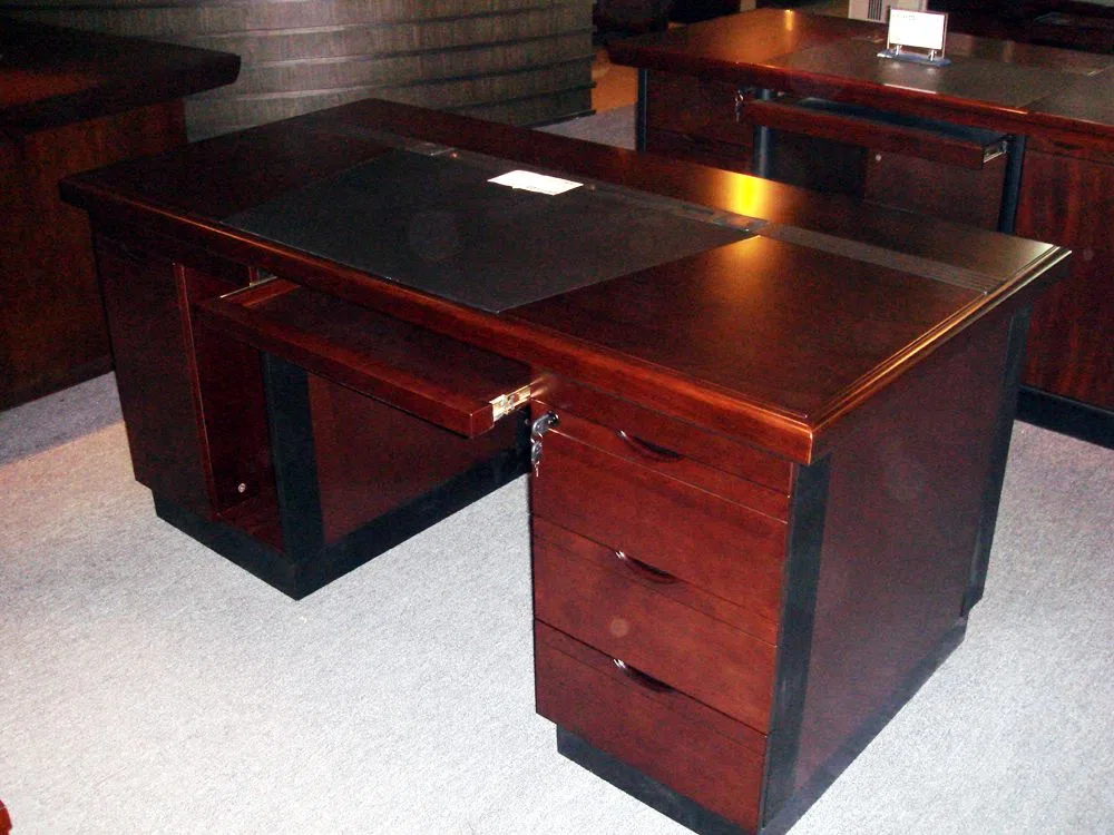 Tables, consoles and tabletops H22161
