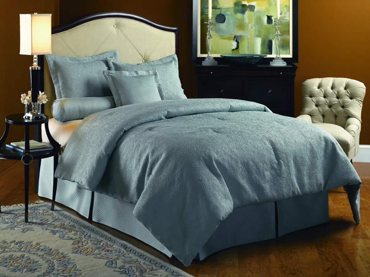 Beds and bedrooms Montclaire bedding