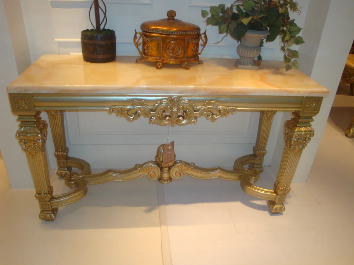 Tables, consoles and tabletops DSC01670