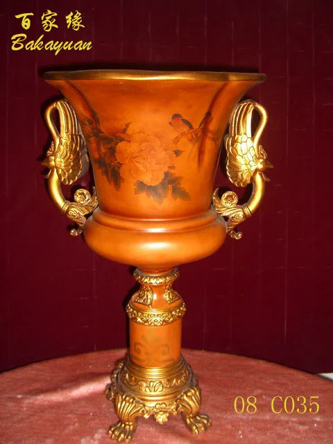 Decor and interior accessory selections C035