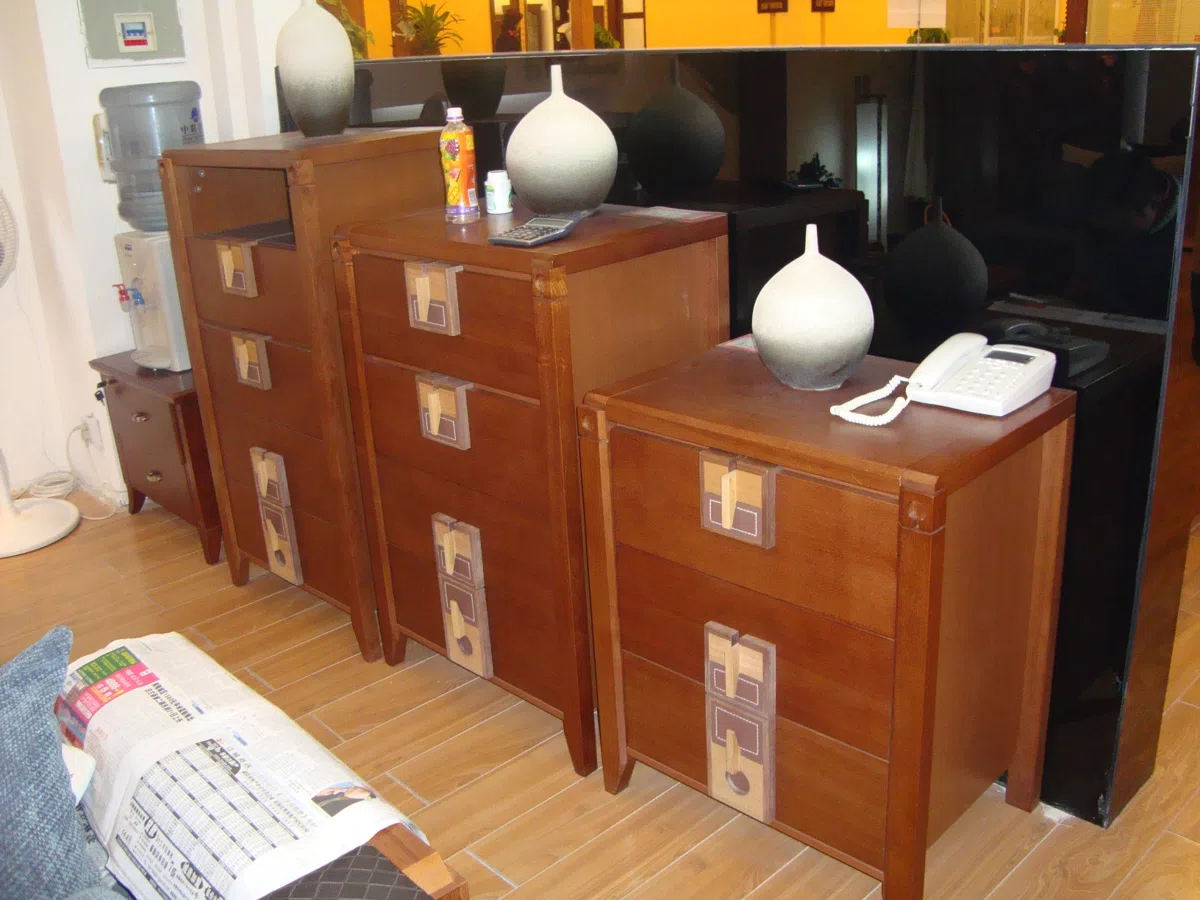 Cabinets, dressers and shelves DSC00312