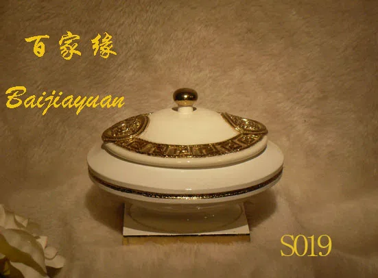 Посуда, подносы и декоративные блюда S019
