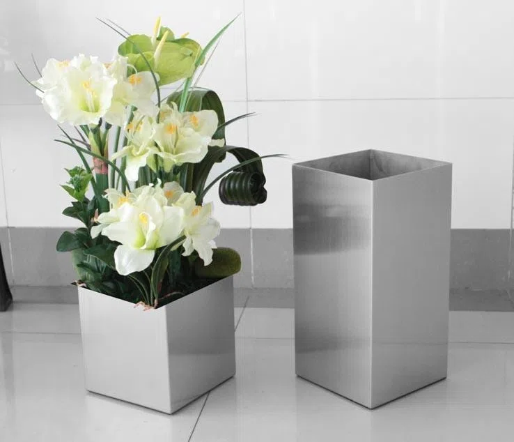 Decor and interior accessory selections 12F384B9E4DB