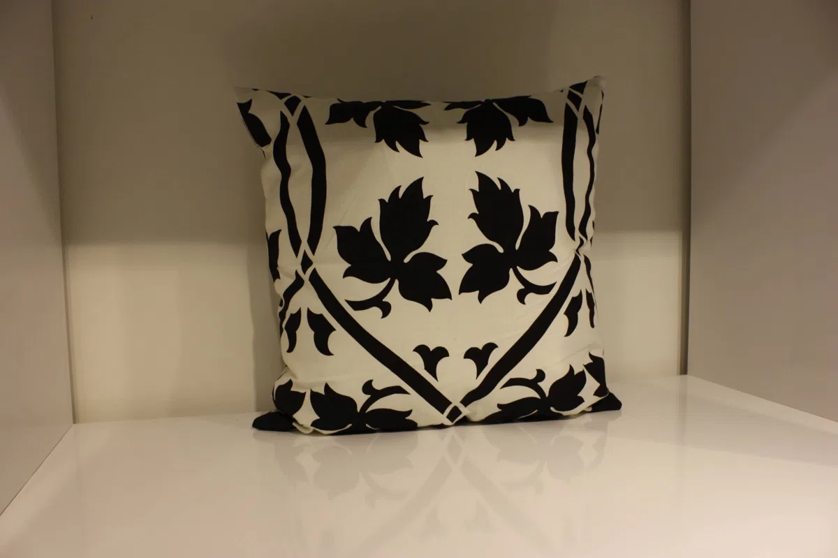 Textiles, curtains and cushions 075