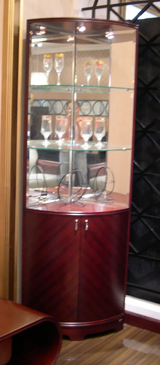 Cabinets, dressers and shelves WC435