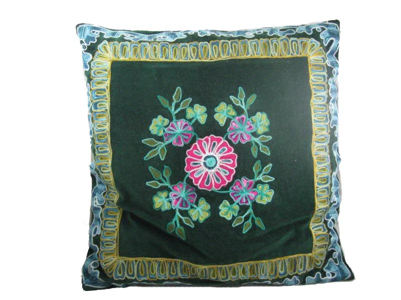 Textiles, curtains and cushions 9071