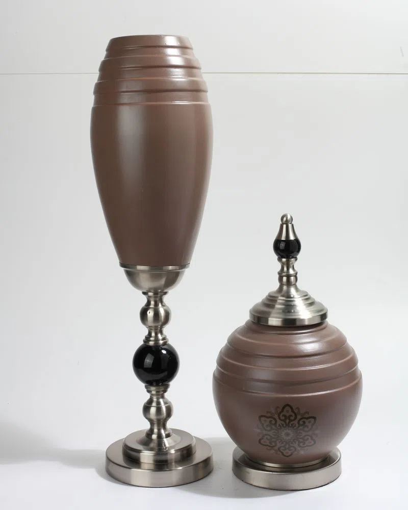 Candle holders and candelabras 38