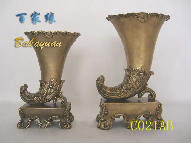 Статуэтки и скульптурный декор C021