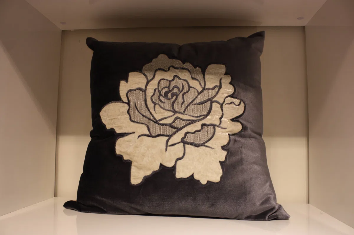 Textiles, curtains and cushions 064-1