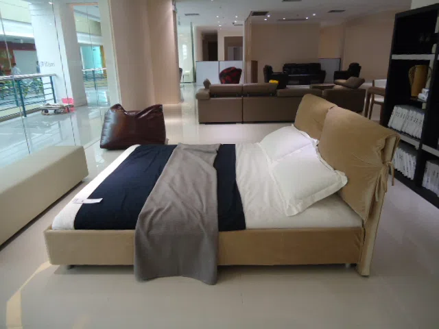 Beds and bedrooms DSC04370