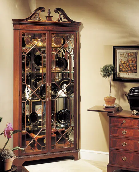 Cabinets, dressers and shelves 37