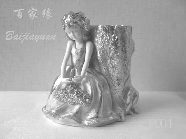 Статуэтки и скульптурный декор R004