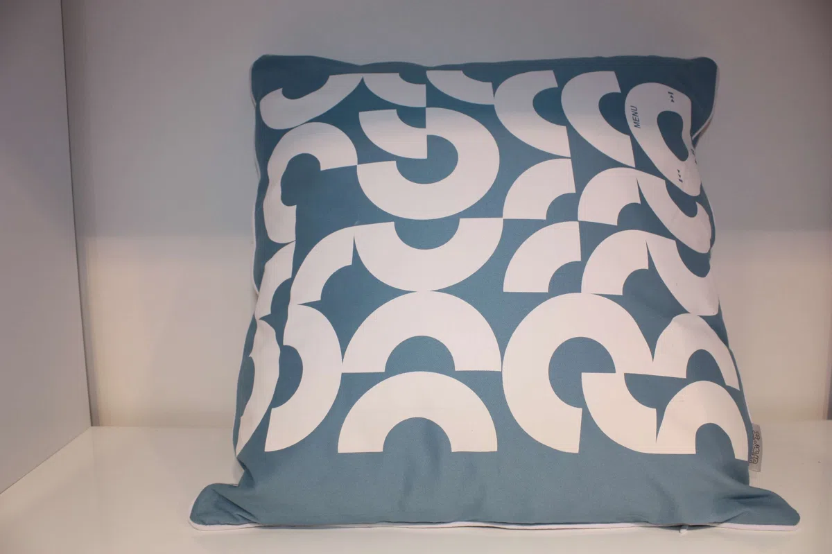 Textiles, curtains and cushions 035
