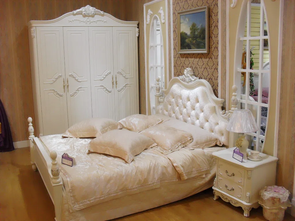Beds and bedrooms SDC14744