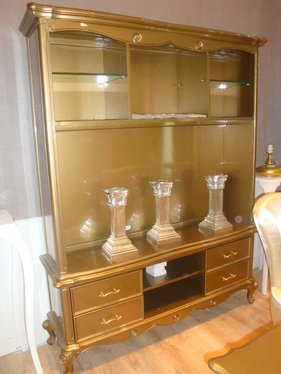 Cabinets, dressers and shelves DSC01600