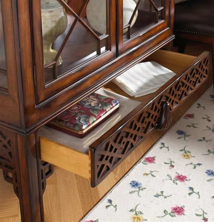 Cabinets, dressers and shelves R570-830