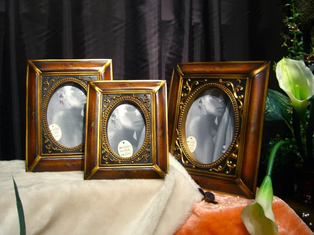 Decor and interior accessory selections X036