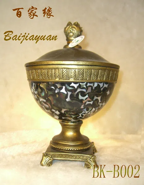 Decor and interior accessory selections B002