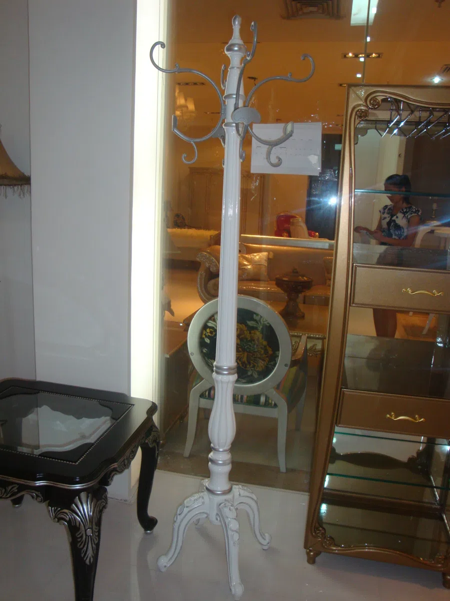 Decor and interior accessory selections DSC01605