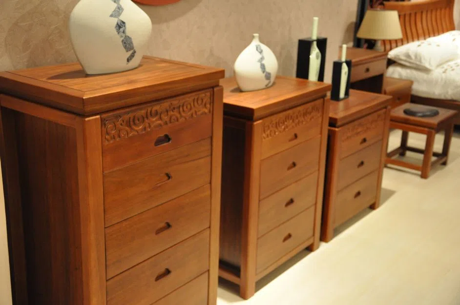 Cabinets, dressers and shelves B001