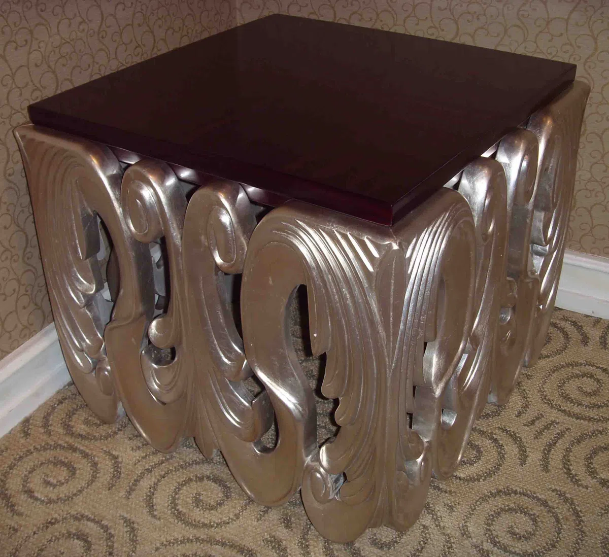 Tables, consoles and tabletops R8723