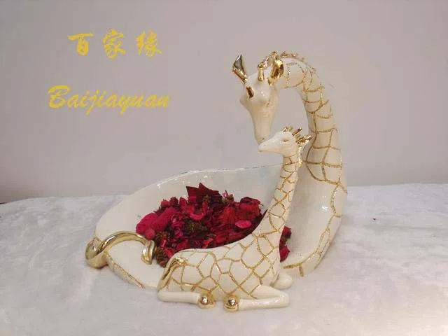 Статуэтки и скульптурный декор D057
