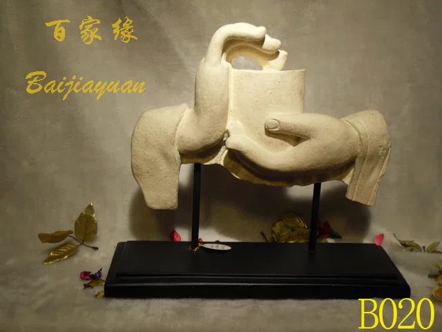 Статуэтки и скульптурный декор B020