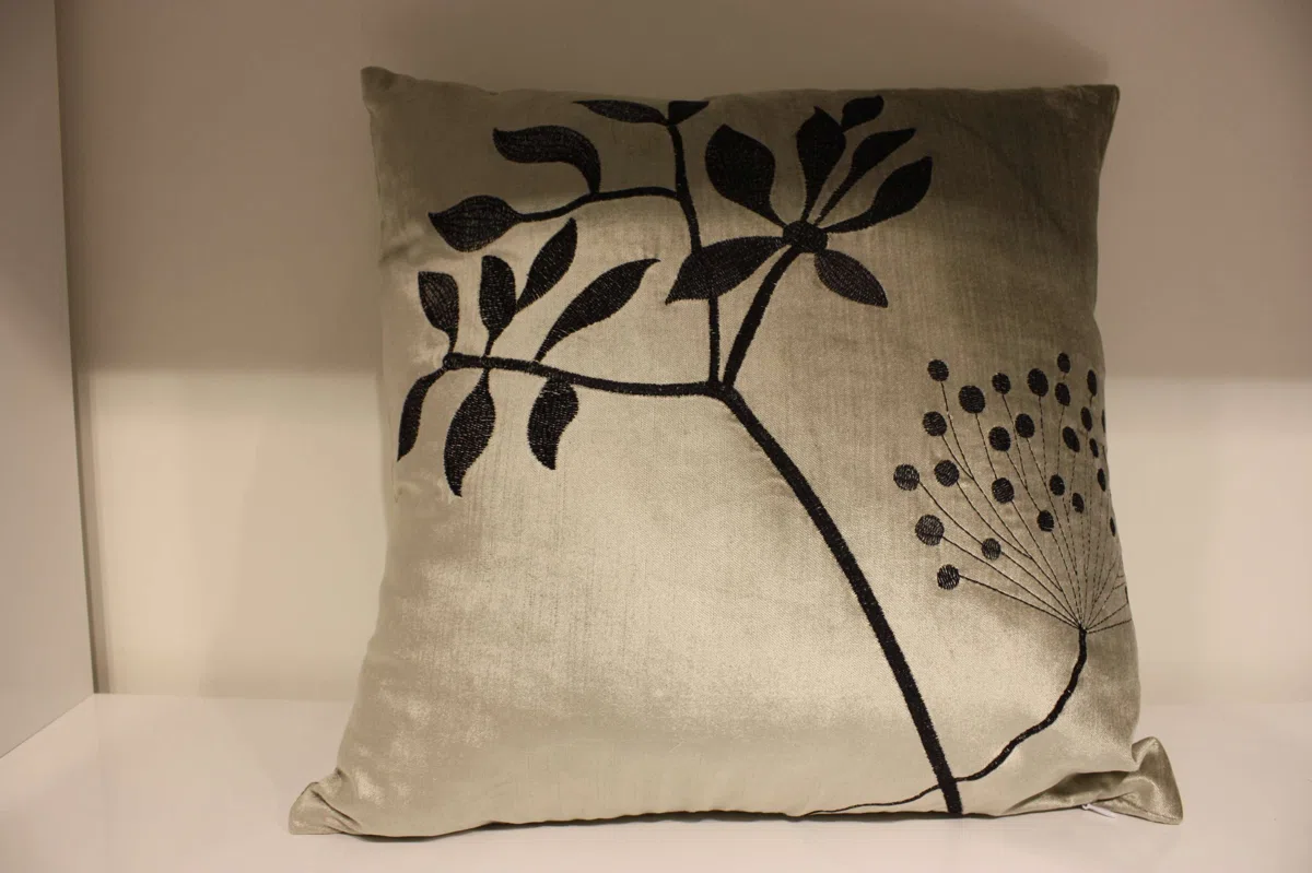 Textiles, curtains and cushions 062-1
