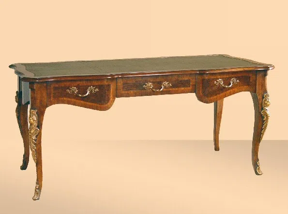 Tables, consoles and tabletops 4(2)