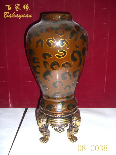 Decor and interior accessory selections C038