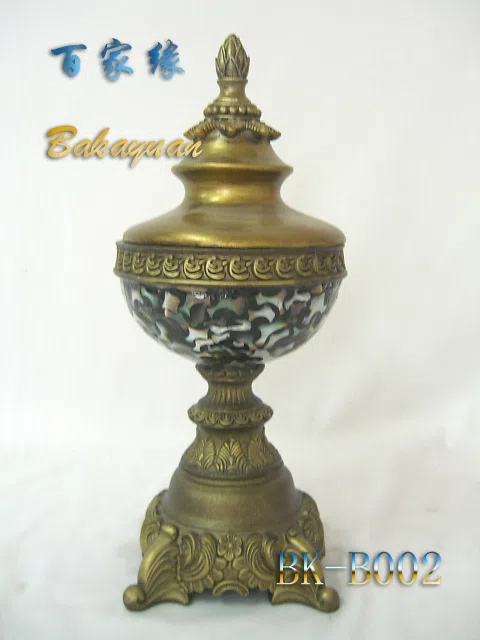 Decor and interior accessory selections B002