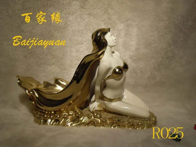 Статуэтки и скульптурный декор R030