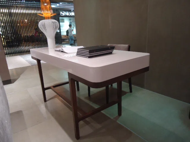 Tables, consoles and tabletops DSC04292