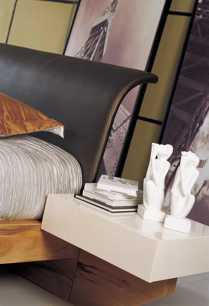 Beds and bedrooms 10A102-2