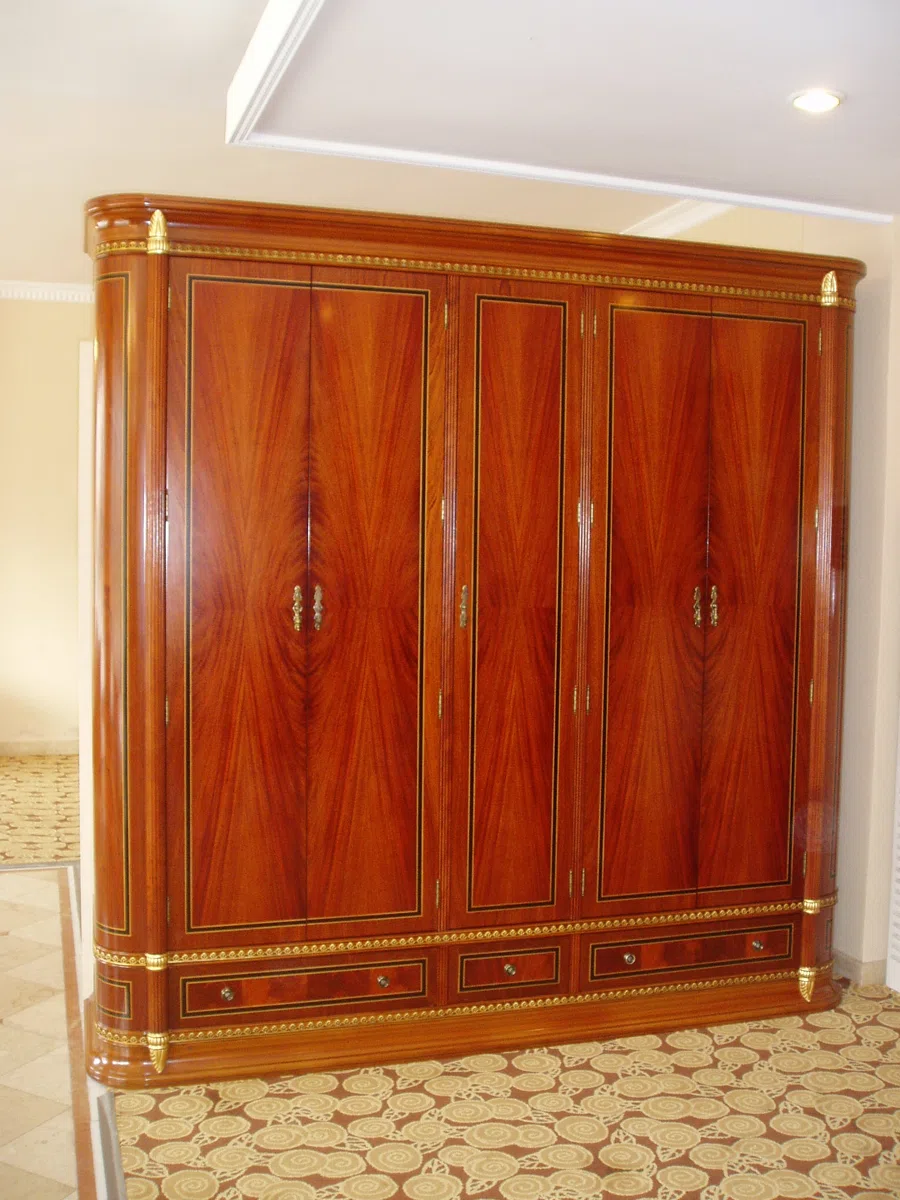 Cabinets, dressers and shelves 2440x630x2400