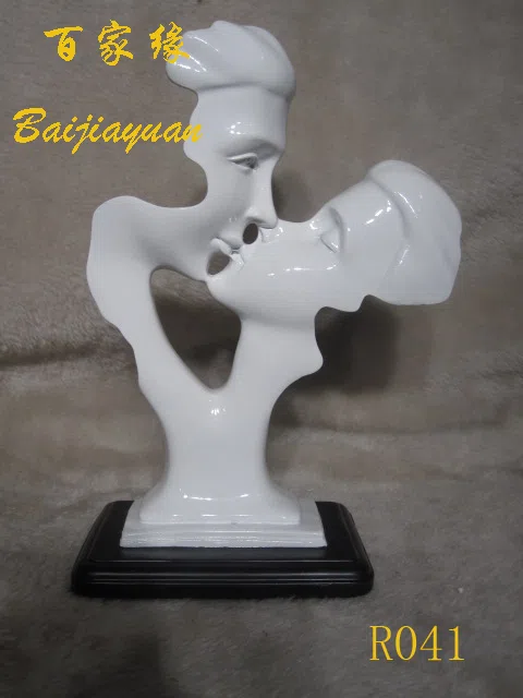 Статуэтки и скульптурный декор R041