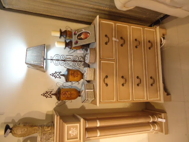 Cabinets, dressers and shelves DSC03974