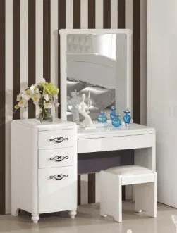 Cabinets, dressers and shelves 605dresser