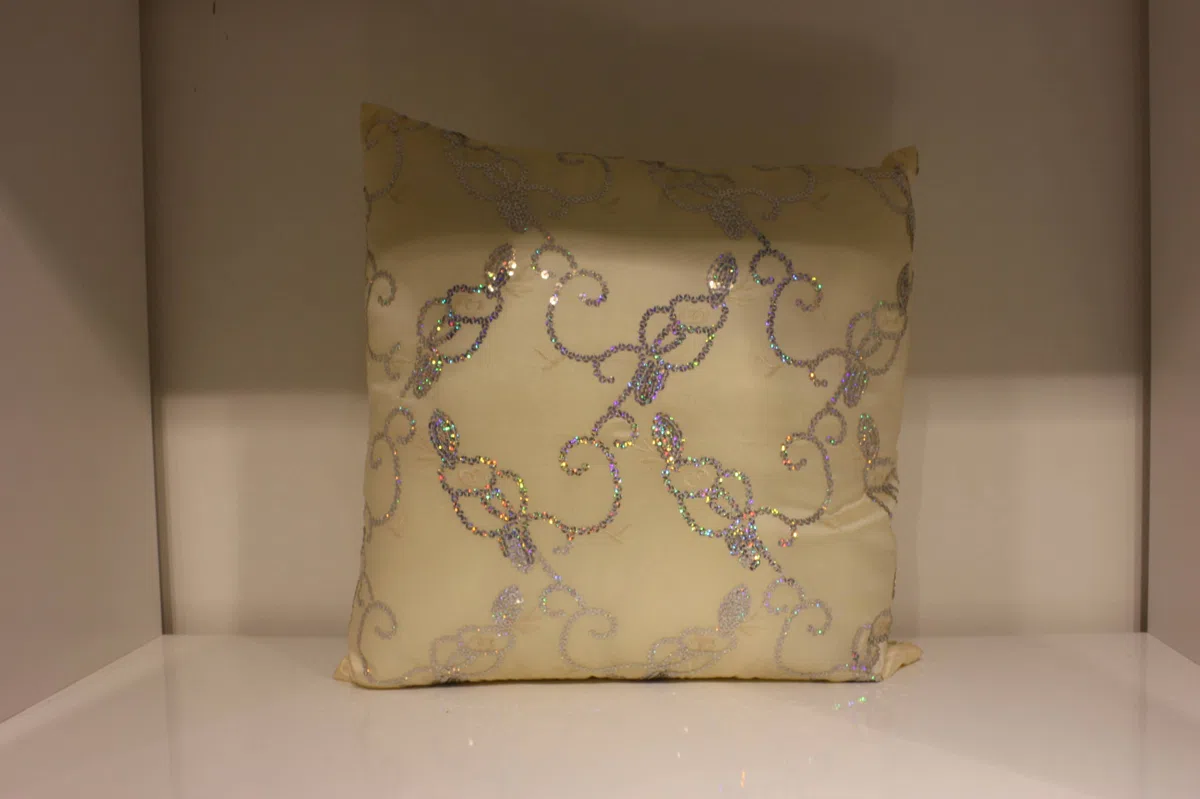 Textiles, curtains and cushions 072