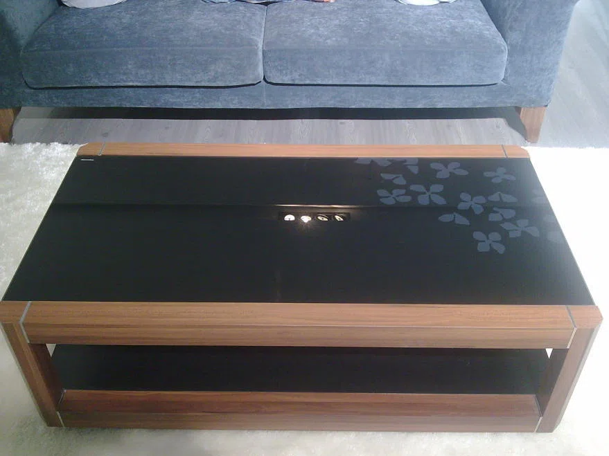 Tables, consoles and tabletops 6EEB7DFC782D