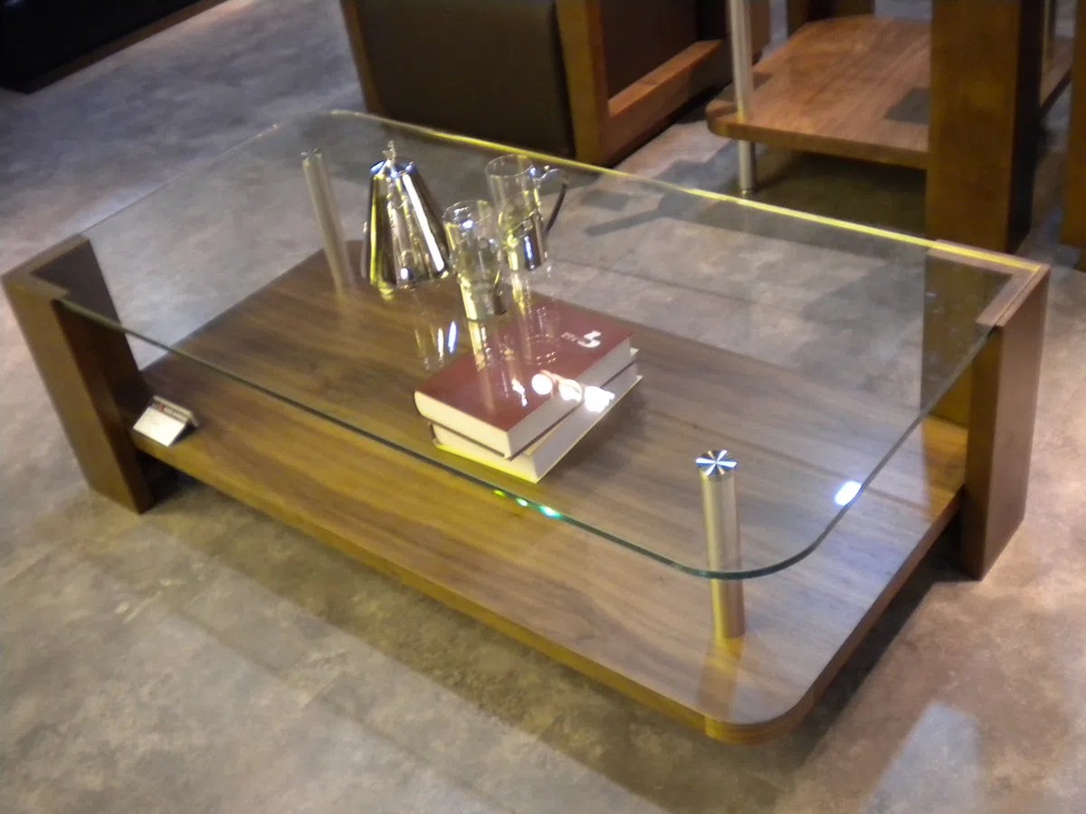 Tables, consoles and tabletops 70D4E4FFA1F7