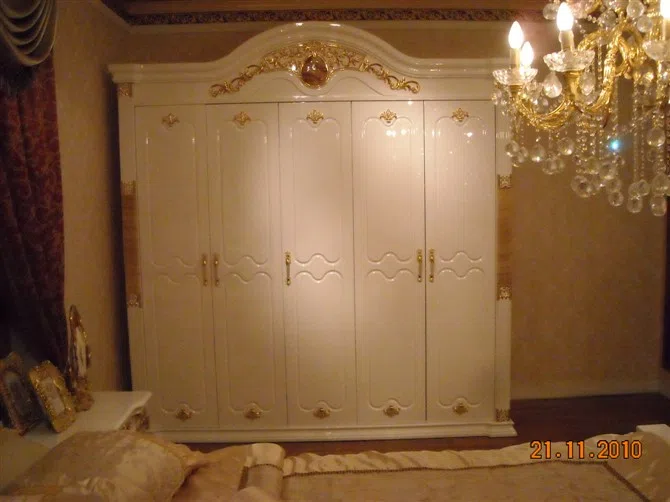 Cabinets, dressers and shelves 74D6146CD108