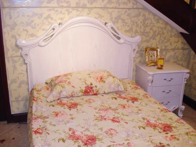 Beds and bedrooms DSC01508