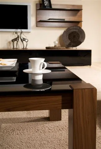 Tables, consoles and tabletops 69